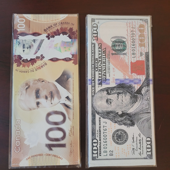 Brand New Fun Wallets - Picture 1 of 2